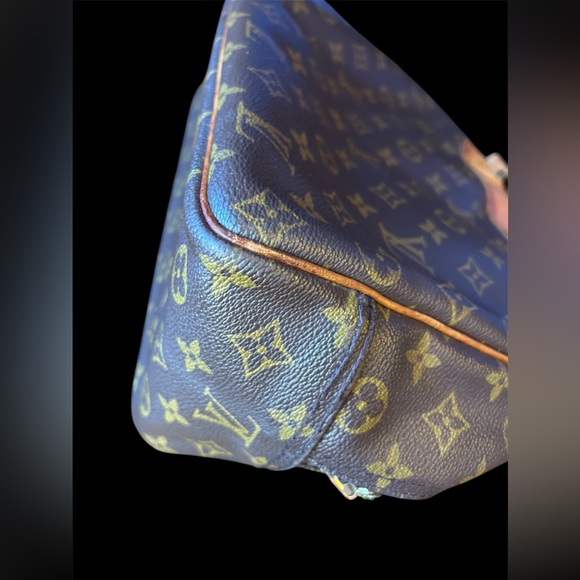 Authentic Louis Vuitton Monogrammed Deauville - Picture 9 of 16